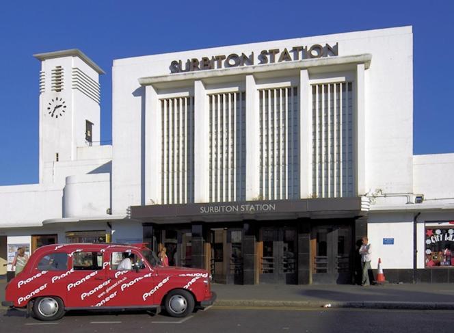 Surbiton Home With Free Parkings, Surbiton, Kingston Upon Thames, Surrey, Greater London Uk ภายนอก รูปภาพ